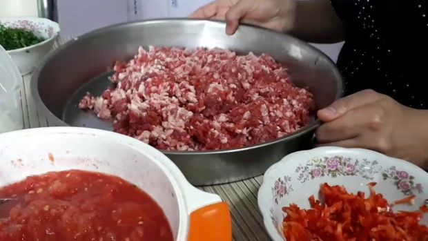 Lahmacun içi hazırlarken gözden kaçmasın - Bu malzemeyi eklediğinizde lezzeti 10'a katlanıyor - Resim : 1