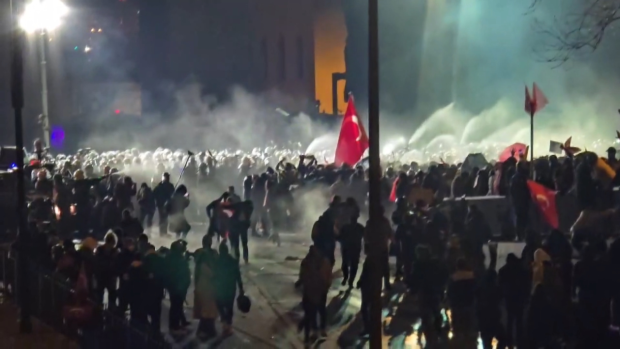 Saraçhane’de hakaret krizi: Erdoğan ve ailesine yönelik çirkin sözler siyasette tansiyonu yükseltti - Resim : 6