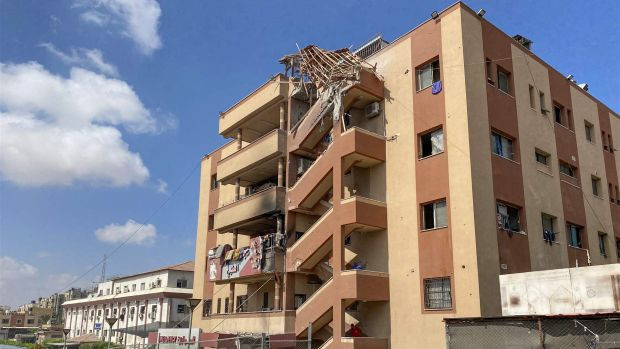 İsrail Nasır Hastanesi'ni vurdu! 4'ü gazeteci 15 kişi hayatını kaybetti! - Resim : 1