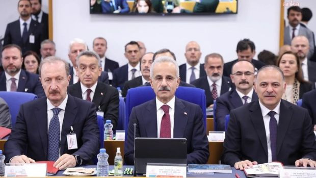 Bakan Uraloğlu’ndan Trump eleştirisine yanıt: “Cumhurbaşkanım onun yanında en delikanlı duran adamdır” - Resim : 1
