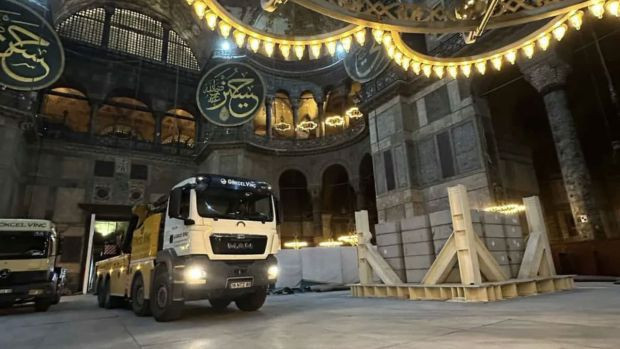 Ayasofya Camii'nde tartışmalara neden olan görüntü - Resim : 1