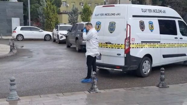 Adliyede silahlı saldırı! Savcı, kadın hakimi vurdu - Resim : 2