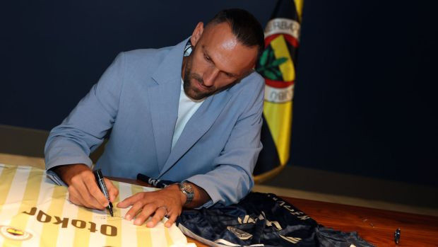 Vedat Muri&ccedil; resmen Fenerbah&ccedil;e'de! - Resim : 1