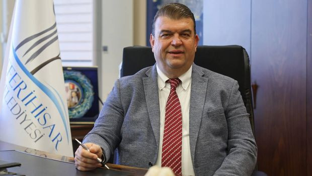R&uuml;şvet ve yolsuzluk soruşturması: Seferihisar Belediye Başkanı Yetişkin tutuklandı - Resim : 1