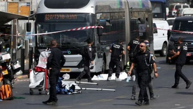 Doğu Kudüs'te silahlı saldırı: 6 kişi öldü! Netanyahu olay yerinde - Resim : 1
