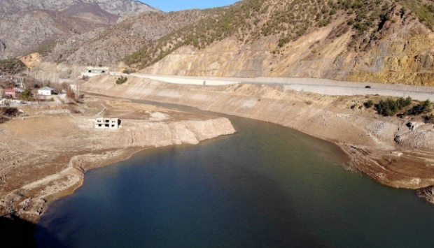 Aralarında 67 km mesafe olan iki barajın su seviyeleri şaşırtıyor - Resim : 1