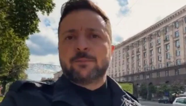 Zelenski sokağa indi, mesaj verdi! "Ya Rusya değişecek ya dünya" - Resim : 1