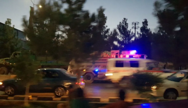 Afganistan'ın başkenti Kabil'de peş peşe patlamalar: 13'ü ABD askeri 110 ölü - Resim : 1