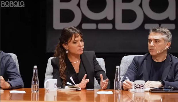 Ece Üner'in tuvalate gittiği sırada açık kalan mikrofonu gündem yarattı - Resim : 1