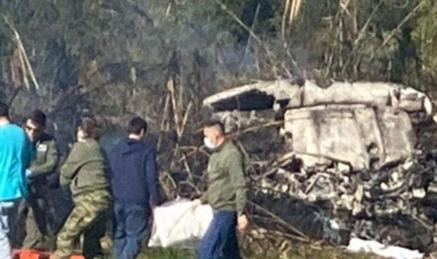 Yunanistan'da askeri eğitim uçağı düştü - Resim : 1