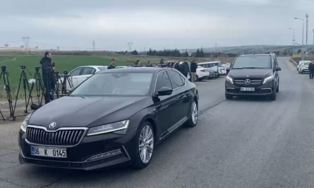 Özel'den İmamoğlu'na ziyaret: "İçeride başları dik, aslanlar gibiler" - Resim : 1