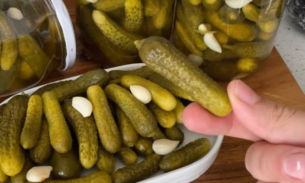 Kolayı varken zoru seçmişiz hep. Turşu yaparken nelere dikkat edilmeli? Tarihi turşucunun 3. kuşak kuşak temsilcisi püf noktaları verdi - Resim : 1