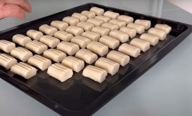 Pastane usulü un kurabiyesinin sırrını 40 yıllık ev hanımı paylaştı! Kıyır kıyır oluyor ve ağızda dağılıyor - Resim : 2