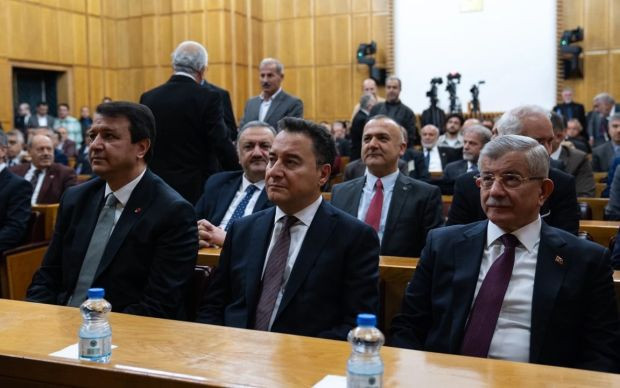 Ahmet Davutoğlu'ndan sürpriz açıklama: "Gün ego yapma günü değil dört birleşebilir" - Resim : 1