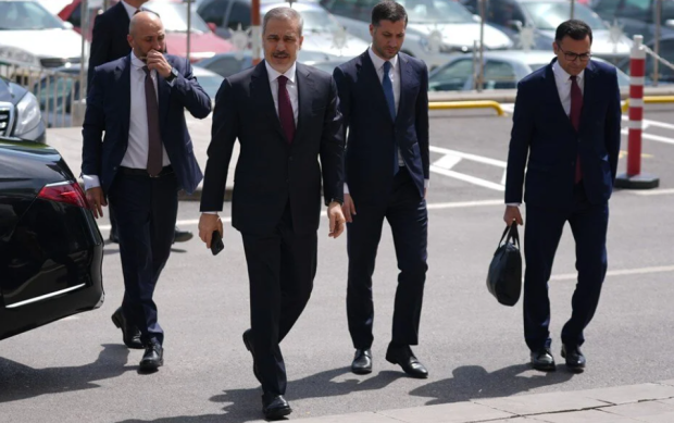 AK Parti Sözcüsü Ömer Çelik: PKK'nın feshi yeni aşama olacak - Resim : 1