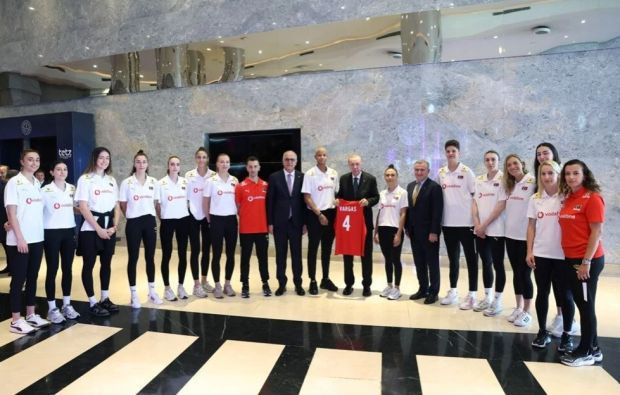 Cumhurbaşkanı Erdoğan, Filenin Sultanları'nı kabul etti: Vargas'tan hediye - Resim : 1