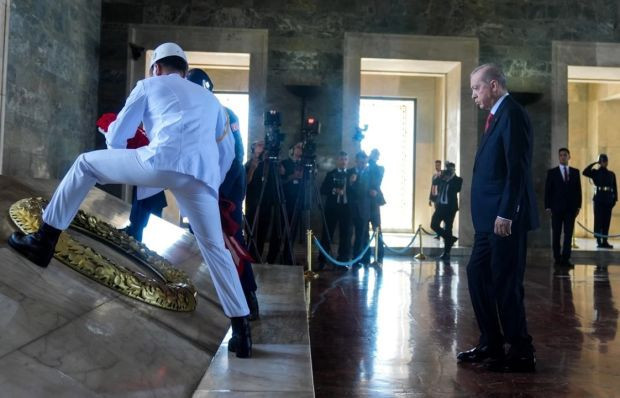 Yüksek Askeri Şura toplandı! Cumhurbaşkanı Erdoğan'dan toplantı öncesi Anıtkabir'e ziyaret - Resim : 1