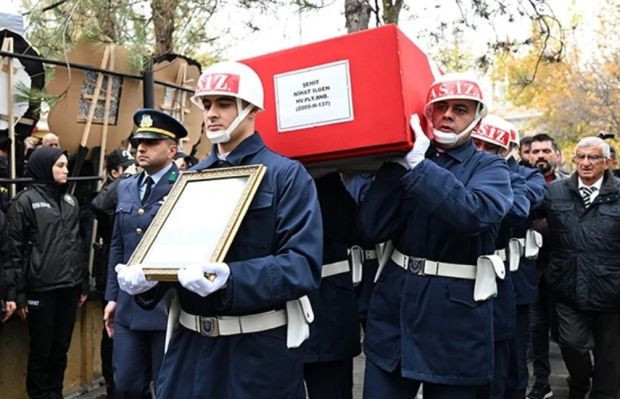 Türkiye kahraman şehitlerini uğurluyor... Şehitlerimize gözyaşları içinde veda - Resim : 1