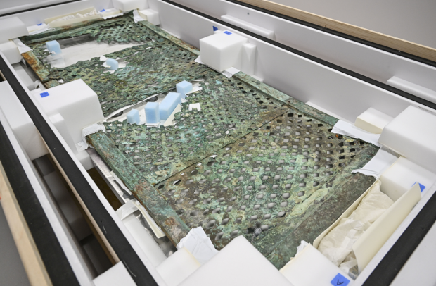 Yurt dışına kaçırılan yaklaşık 2500 yıllık bronz sedir Türkiye'ye iade edildi - Resim : 1