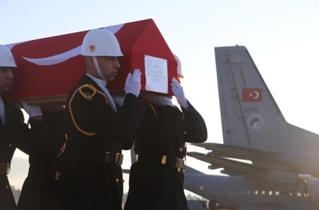 Türkiye kahraman şehitlerini uğurluyor... Şehitlerimize gözyaşları içinde veda - Resim : 2