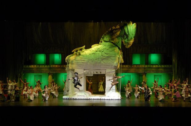 Anadolu Ateşi’nin Troya’sı AKM’yi salladı, Şimdi sıra Amerika’da! - Resim : 2