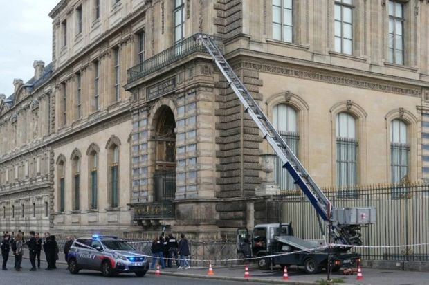Louvre soyguncuları kayıplara karıştı: 88 milyon euro'luk kovalamaca - Resim : 1