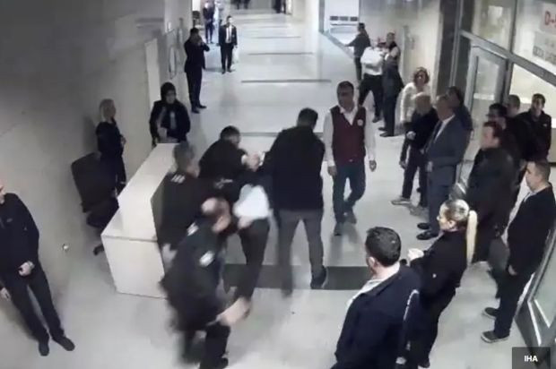 Kadın hakime saldıran savcıya iddianame: 42 yıla kadar hapis istemiyle yargılanacak - Resim : 1