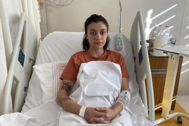 Sıcak su torbası bomba gibi patladı, genç kız soluğu hastanede aldı - Resim : 1