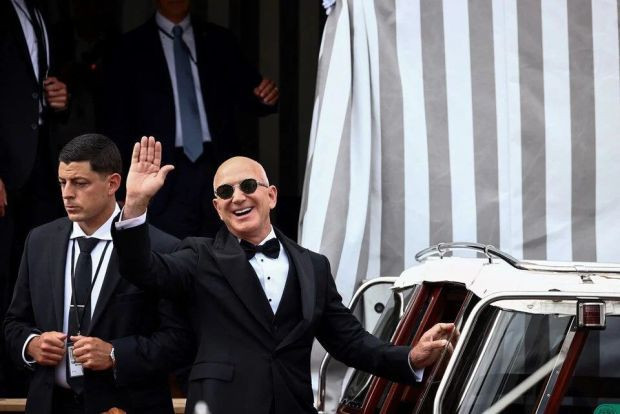 Bezos’un Venedik’teki milyonluk düğünü olay yarattı - Resim : 2