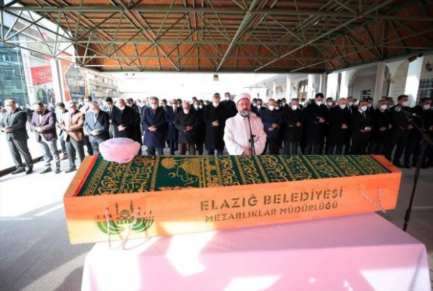 Cumhurbaşkanı Erdoğan, "Vasiyetimdir, cenazeme katıl" diyen Hafız Abdullah Nazırlı'yı son yolculuğuna uğurladı - Resim : 1