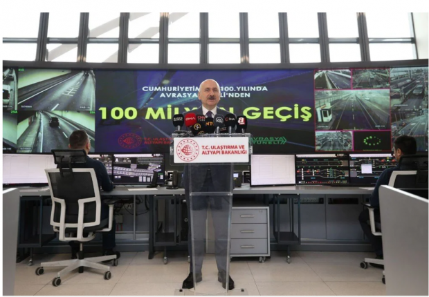 Avrasya Tüneli'nden geçen 100 milyonuncu araca ödül - Resim : 1