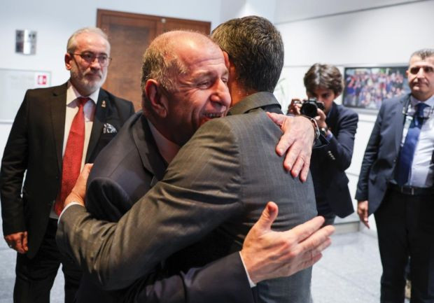 Ümit Özdağ'dan CHP'ye ziyaret | Özgür Özel: Bir utanç son buldu - Resim : 1