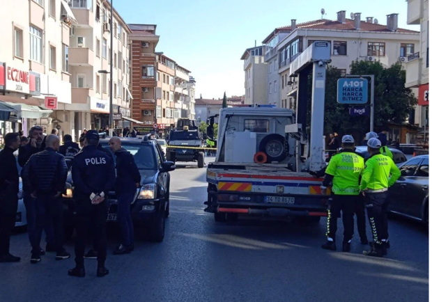 İstanbul'da polise çekiçli saldırı: Yaralılar var - Resim : 1