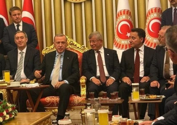 AK Parti Sözcüsü Ömer Çelik'ten açıklama: "Dış dünyadaki kaosa milli bir cevap" - Resim : 1