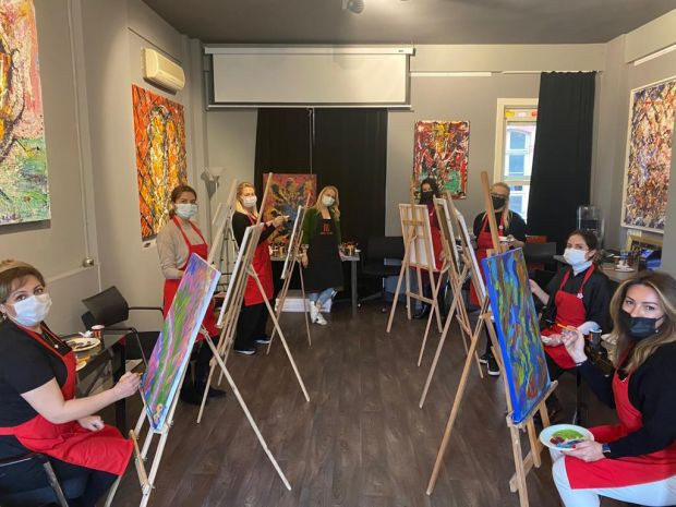 Kızılay, hayırsever kadınları sanatla buluşturdu - Resim : 1