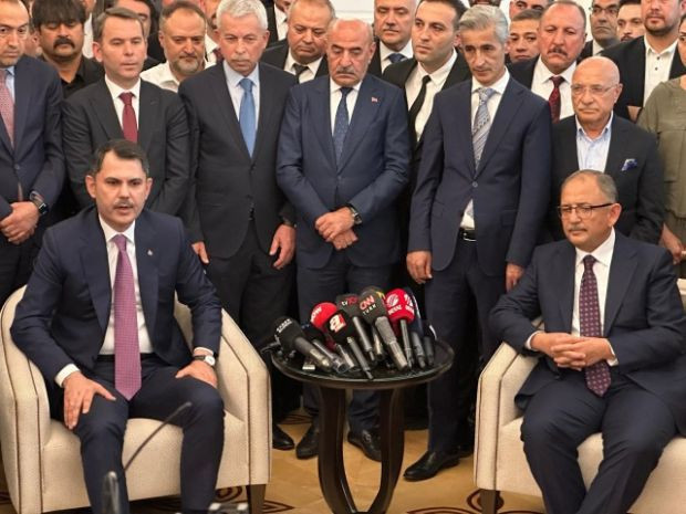 Bakanlıkta devir teslim töreni: Murat Kurum görevi Mehmet Özhaseki'den devraldı - Resim : 1