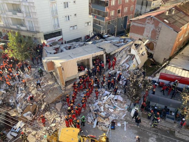Gebze'de 7 katlı bina çöktü: 1 çocuğun cansız bedenine ulaşıldı! - Resim : 5