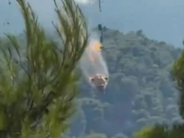 Yunanistan'da helikopterler havada çarpıştı - Resim : 1