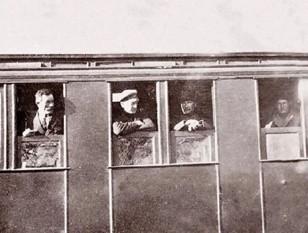 Türkiye, Atatürk’ü ebediyete uğurlayışının 87. yılında anıyor - Resim : 9