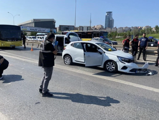 Kadıköy'de nefes kesen kovalamaca! Polis lastiklerine ateş açarak durdurdu - Resim : 2