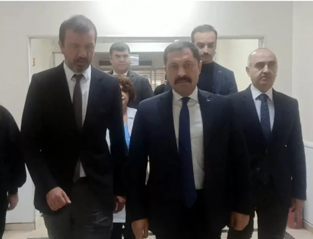 Amasya’da tiyatrocuları taşıyan araç kaza yaptı: 3 ölü, 8 yaralı - Resim : 2