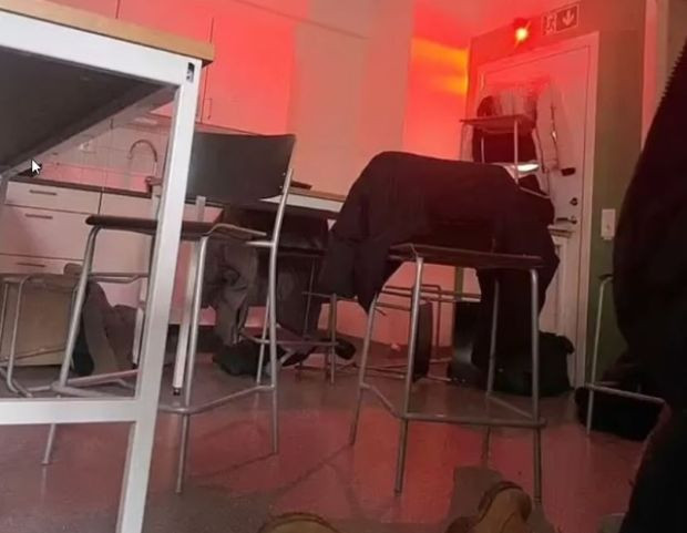 İsveç Örebro'da okula silahlı saldırı: Yaralılar var - Resim : 1