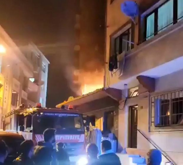 Kağıthane’de bir binada patlama: Güvenlik kamerasına yansıdı - Resim : 1
