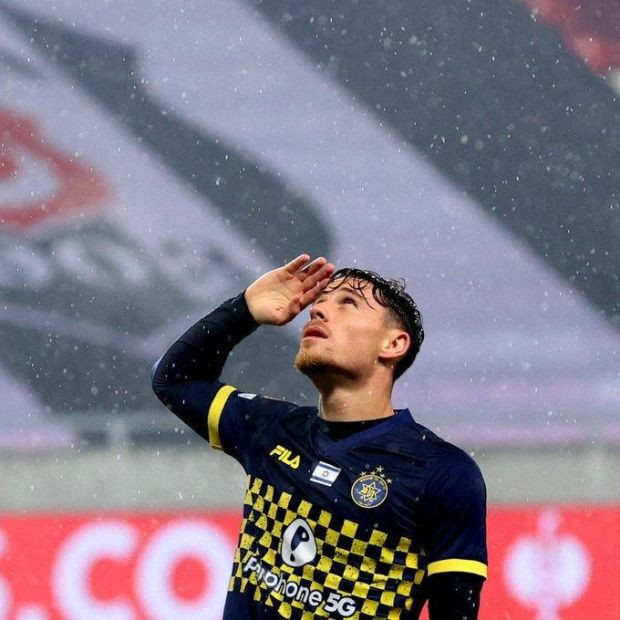 Beşiktaş-Maccabi maçına damga vurmuştu: Asker selamı veren İsrailli futbolcuya komik ceza - Resim : 1