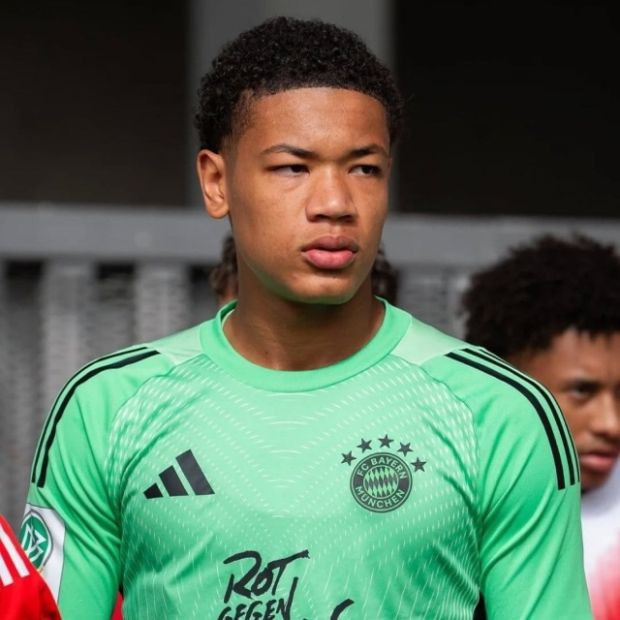 Takımda kaleci kalmadı! D&uuml;nya devi Şampiyonlar Ligi'nde yasaları &ccedil;iğneyebilir - Resim : 1