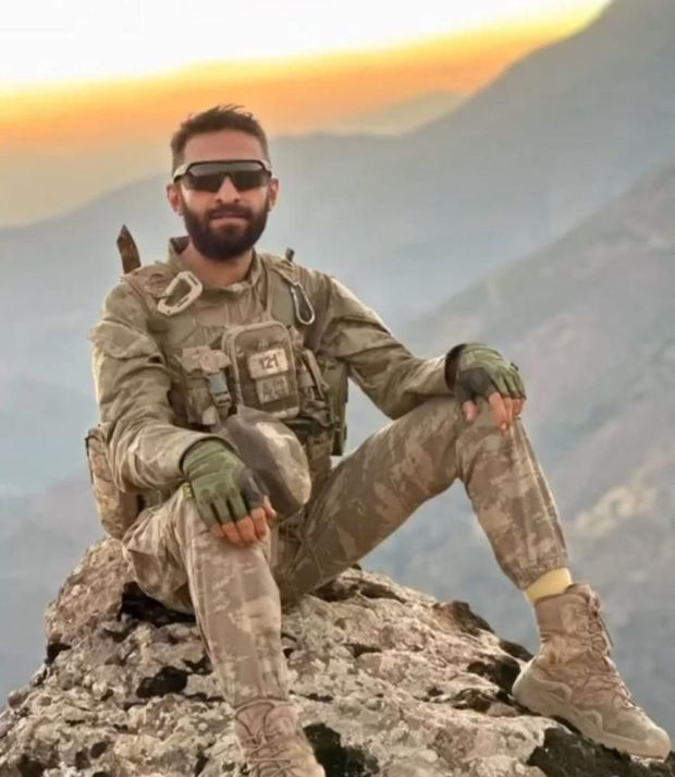 Her birinin farklı hikayesi vardı! Türk milleti şehitlerine ağlıyor - Resim : 8