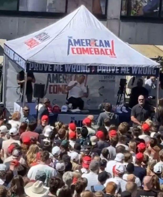 Trump destekçisi siyasi aktivist Charlie Kirk silahlı saldırıya uğradı! - Resim : 1