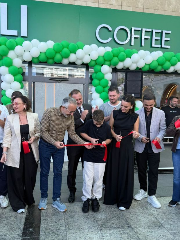 Faralli Coffee kapılarını açtı! 10 yaşındaki Aybarshan Erkoç kendi kahve markasının kurucusu oldu - Resim : 1