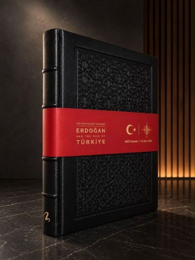 Cumhurbaşkanı Erdoğan, NATO Zirvesi'ne katılan liderlere biyografisini hediye etti - Resim : 1