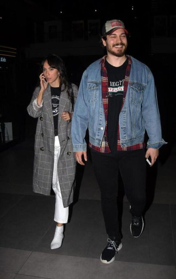 Çağatay Ulusoy ve Aslıhan Malbora çiftinden ilk kare geldi - Resim : 1